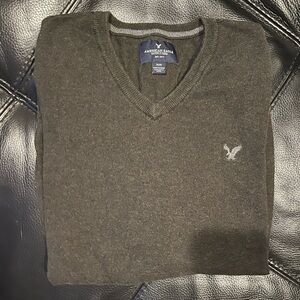 American Eagle size M v-neck sweater
Cotton